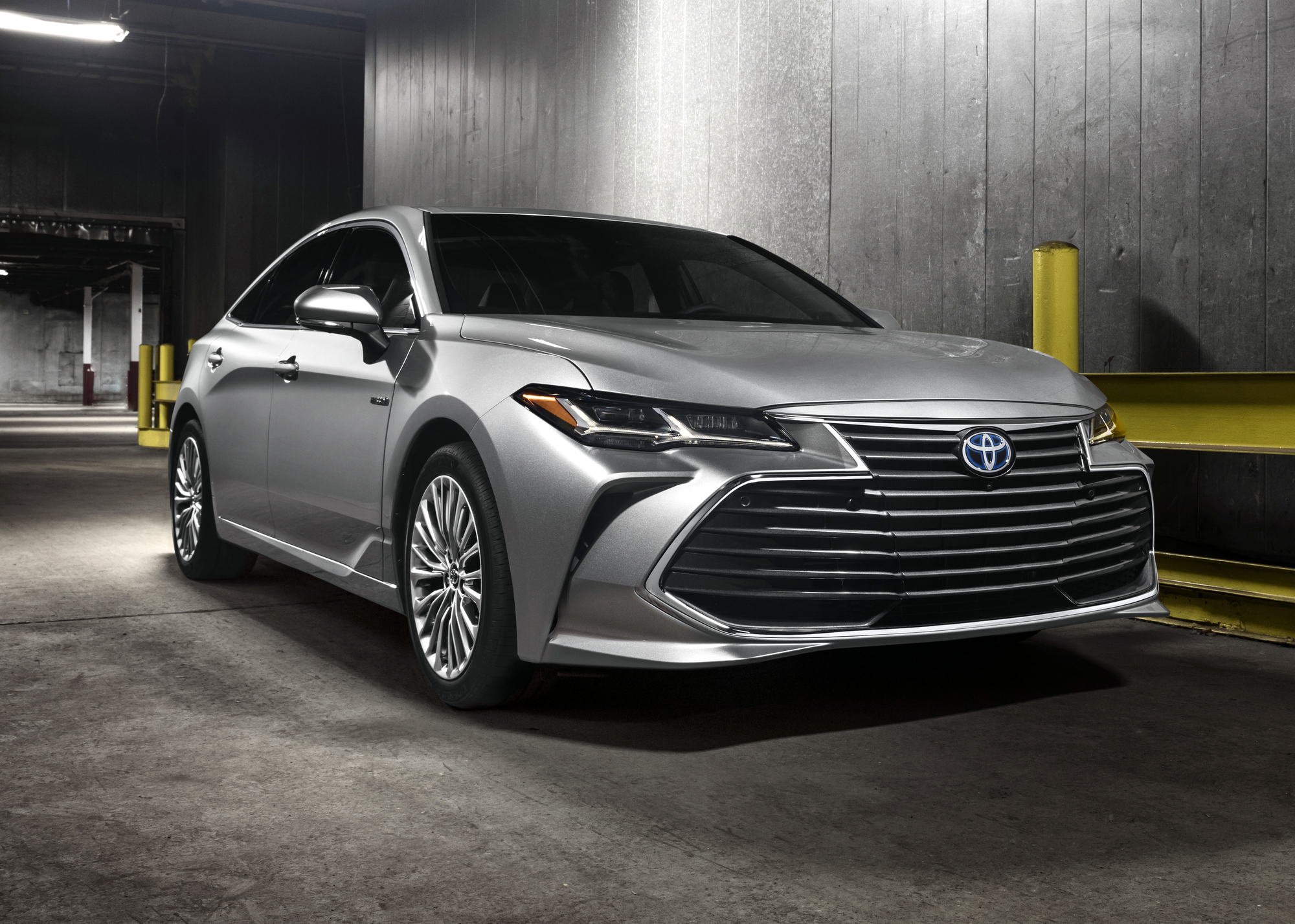 2019_Toyota_Avalon_Limited_Hybrid_24_0C3D19745F8972A53F90A16302E60C189861BAB6